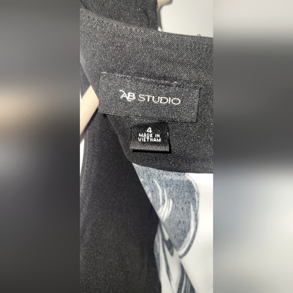 Womens dress. - Picture 3 of 3